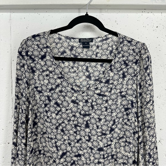 Lucky Brand size Medium Blue Floral Drawstring Bottom Blouse - Picture 2 of 11